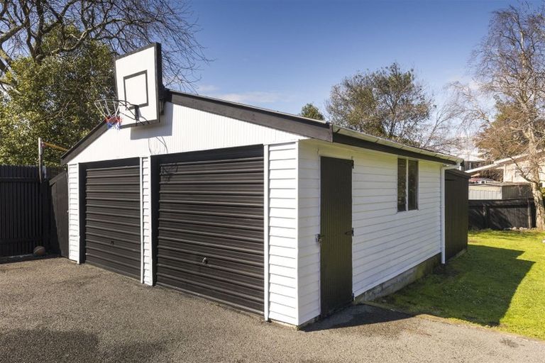 Photo of property in 14 Lewis Place, Highbury, Palmerston North, 4412