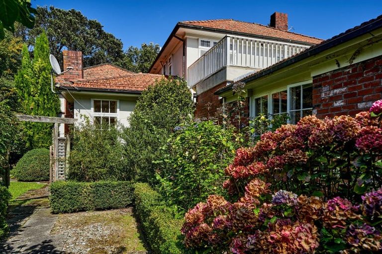 Photo of property in 2 Dillon Street, Lowry Bay, Lower Hutt, 5013