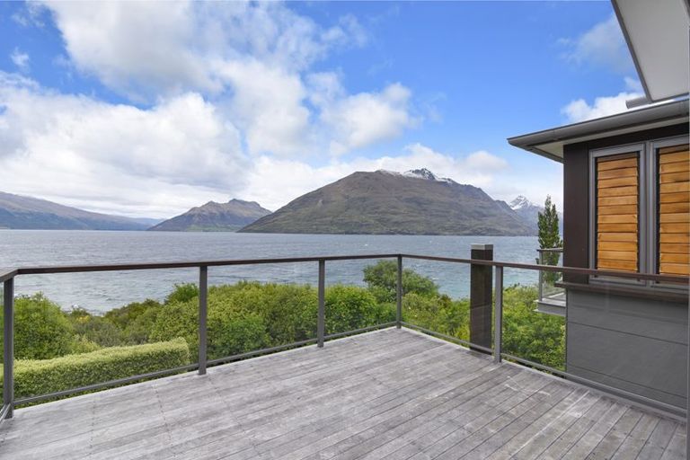 Photo of property in 62 Cedar Drive, Kelvin Heights, Queenstown, 9300