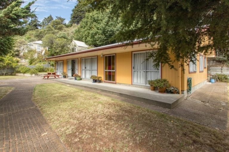 Photo of property in 21 Main Street, Hospital Hill, Napier, 4110