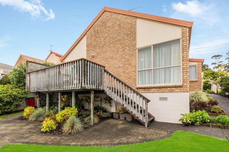 Photo of property in 120 Awaroa Road, Sunnyvale, Auckland, 0612