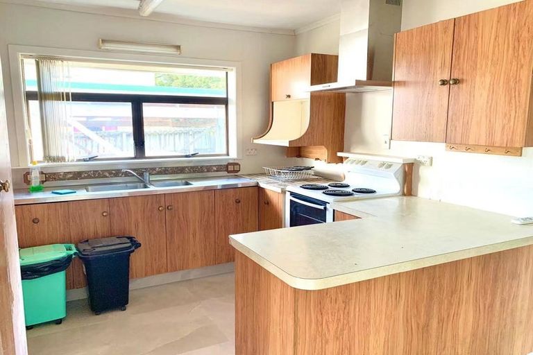 Photo of property in 26 Swanson Road, Henderson, Auckland, 0610