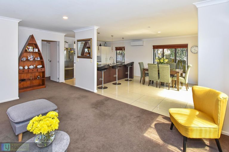 Photo of property in 318 Hill Road, The Gardens, Auckland, 2105