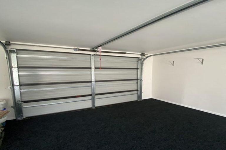 Photo of property in 2/16 Ebony Place, Massey, Auckland, 0614