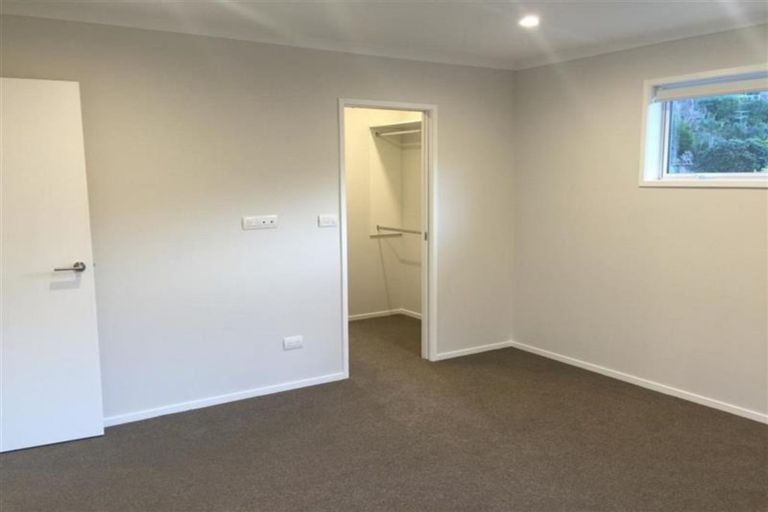 Photo of property in 3a Stitchbird Close, Murrays Bay, Auckland, 0630
