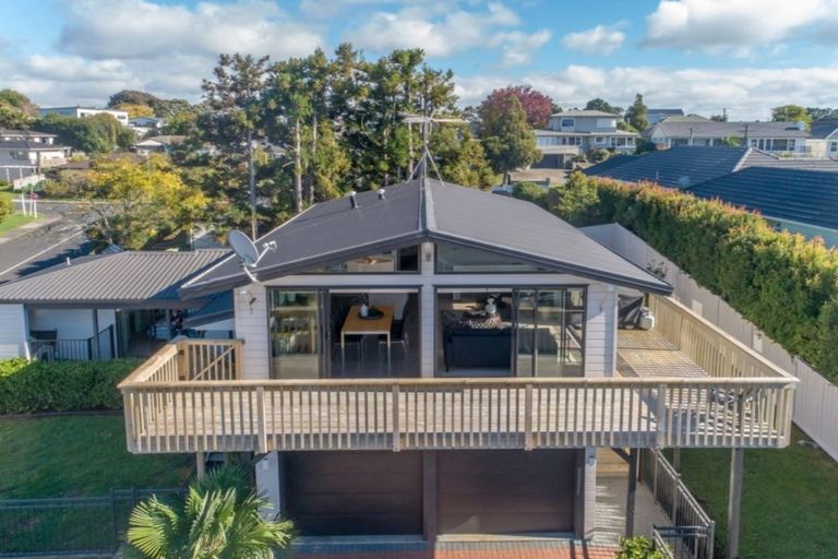 Photo of property in 4 Advene Road, Cockle Bay, Auckland, 2014