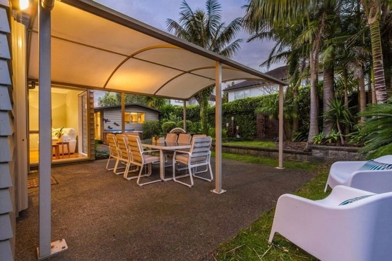 Photo of property in 14 English Oak Drive, Schnapper Rock, Auckland, 0632