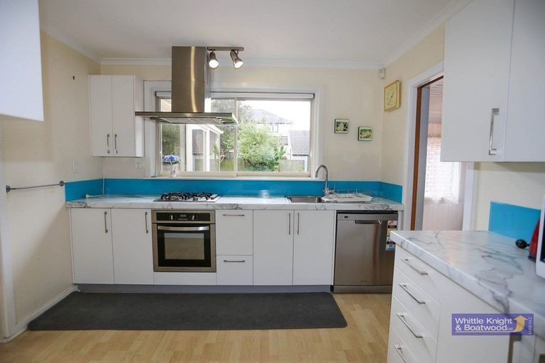 Photo of property in 124 Memorial Avenue, Burnside, Christchurch, 8053