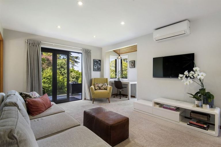Photo of property in 17b Rangitoto Terrace, Milford, Auckland, 0620