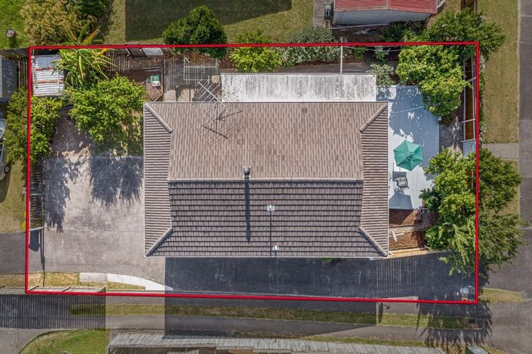 Photo of property in 2/24 Lambrown Drive, Totara Vale, Auckland, 0629