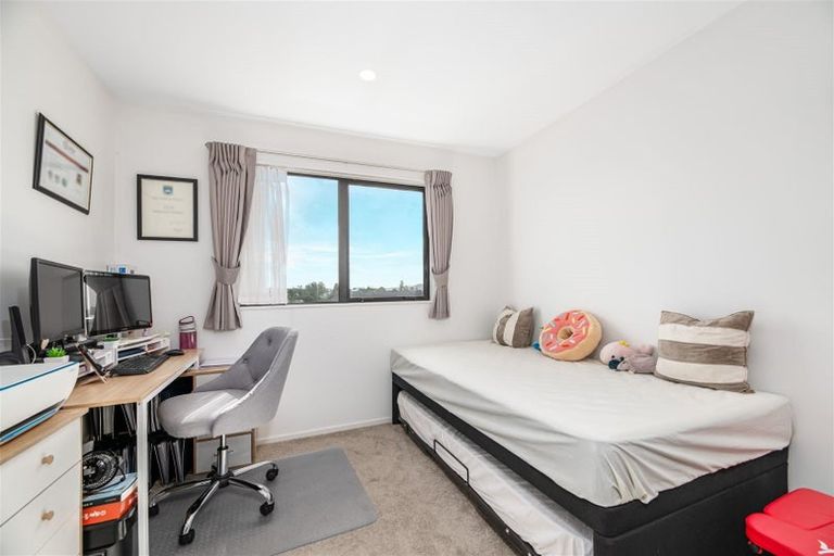 Photo of property in 113b Wharf Road, Te Atatu Peninsula, Auckland, 0610