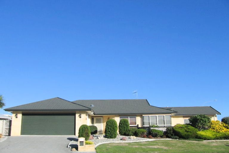 Photo of property in 2 Sovereign Way, Paraparaumu, 5032