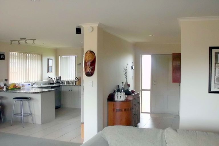 Photo of property in 16 Grabella Place, Papamoa Beach, Papamoa, 3118