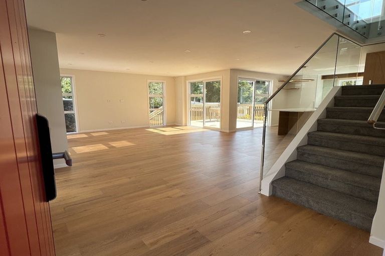 Photo of property in 62a Vandeleur Avenue, Birkdale, Auckland, 0626