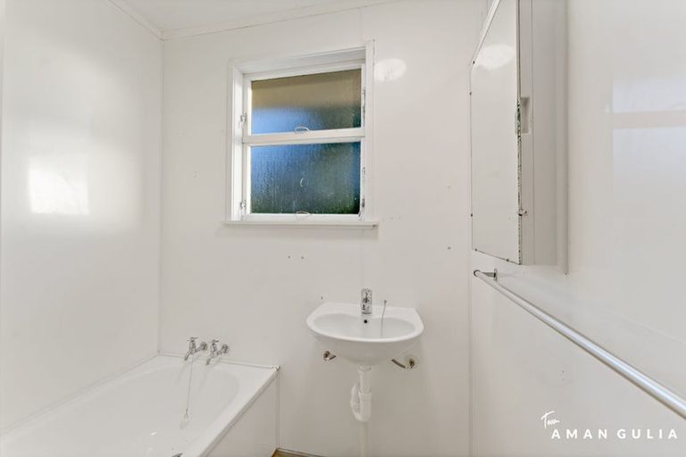 Photo of property in 18 Grandison Crescent, New Lynn, Auckland, 0600