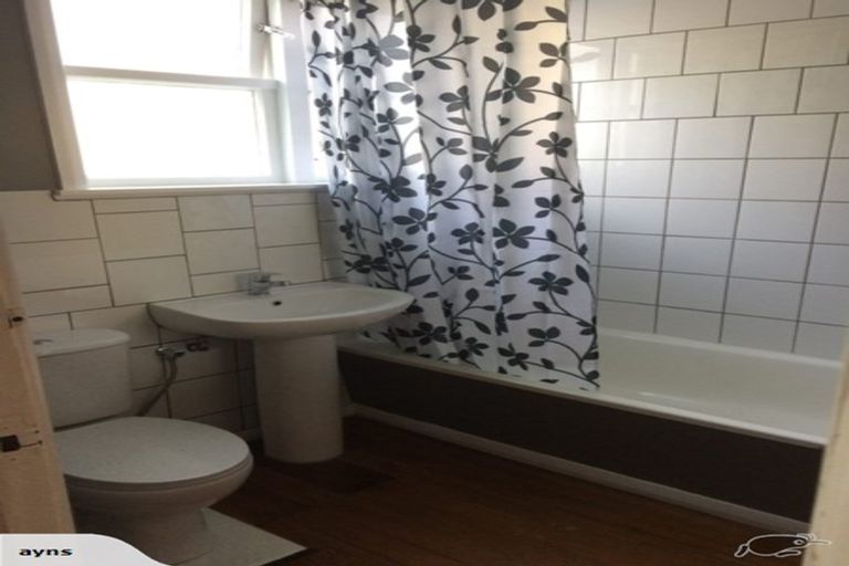 Photo of property in 6 Main Street, Hospital Hill, Napier, 4110