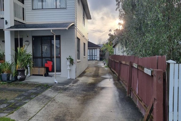 Photo of property in 22 Tamariki Avenue, Kelston, Auckland, 0602