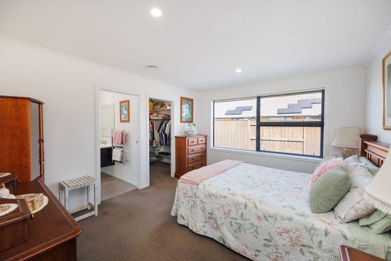 Photo of property in 18 Medallion Court, Kelvin Grove, Palmerston North, 4414