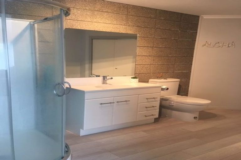 Photo of property in 2/925 Whangaparaoa Road, Manly, Whangaparaoa, 0930