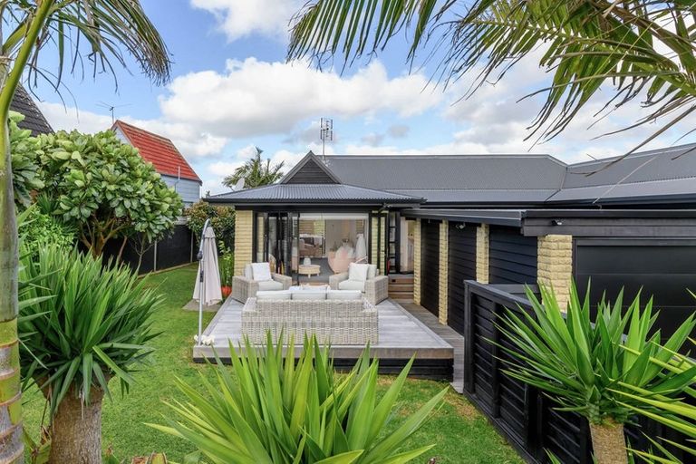 Photo of property in 70 Prince Regent Drive, Half Moon Bay, Auckland, 2012