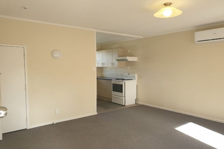 Photo of property in 2/15 Carbine Road, Mount Wellington, Auckland, 1060