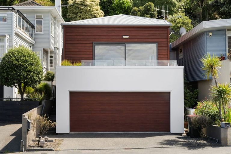 Photo of property in 191 Marine Parade, Seatoun, Wellington, 6022