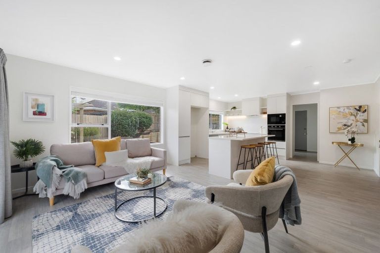 Photo of property in 66 Golfland Drive, Golflands, Auckland, 2013