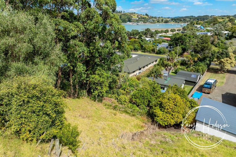 Photo of property in 10 Regent Street, Whakapirau, Maungaturoto, 0583