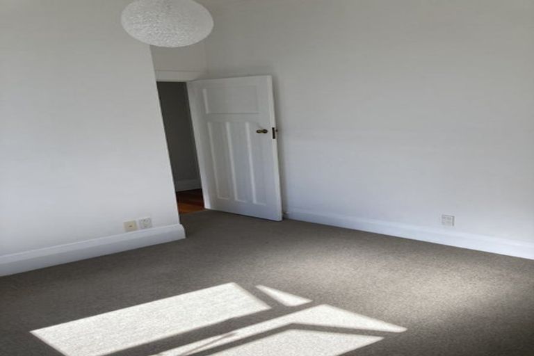 Photo of property in 1/46 Old Lake Road, Narrow Neck, Auckland, 0624