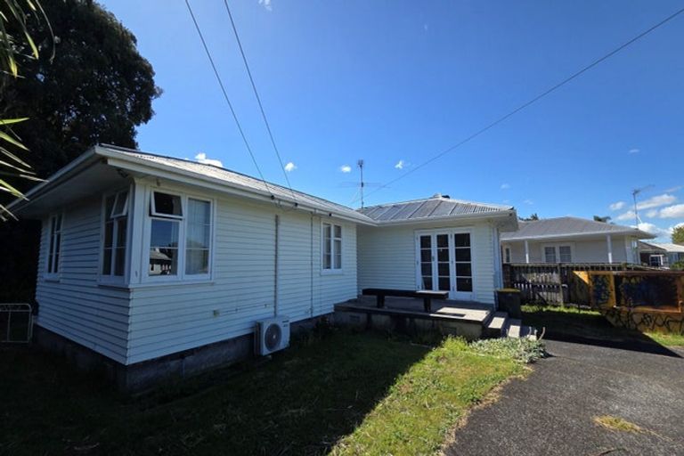 Photo of property in 50 Sutton Crescent, Papakura, 2110