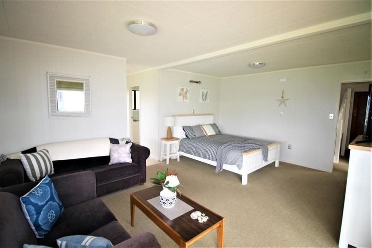 Photo of property in 11 Kon Tiki Road, Whiritoa, Whangamata, 3691
