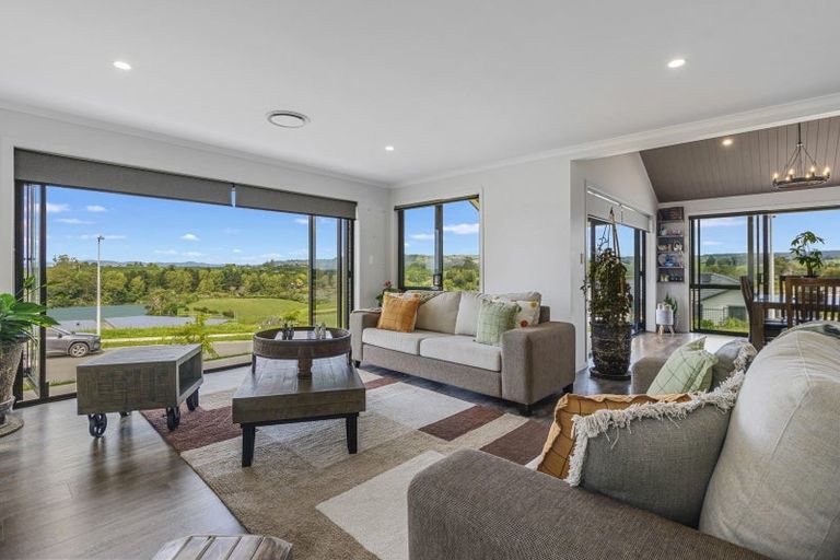 Photo of property in 11 Oyster Place, Omokoroa, 3114