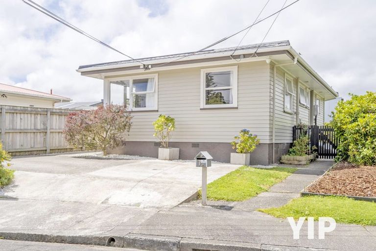 Photo of property in 7b Jay Street, Paparangi, Wellington, 6037