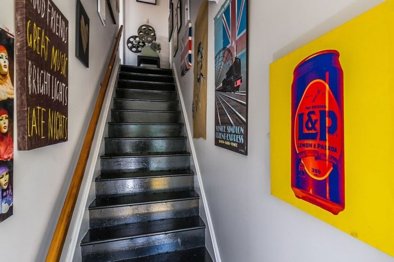 Photo of property in 124 Oriental Parade, Oriental Bay, Wellington, 6011