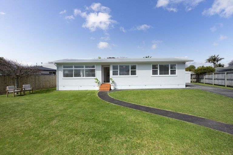 Photo of property in 8 Brennan Avenue, Te Atatu Peninsula, Auckland, 0610