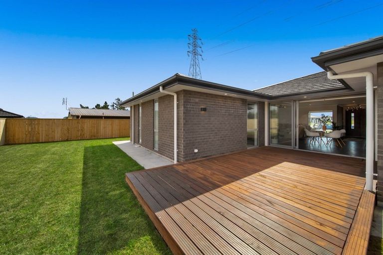 Photo of property in 33 Honeyfield Drive, Whalers Gate, New Plymouth, 4310