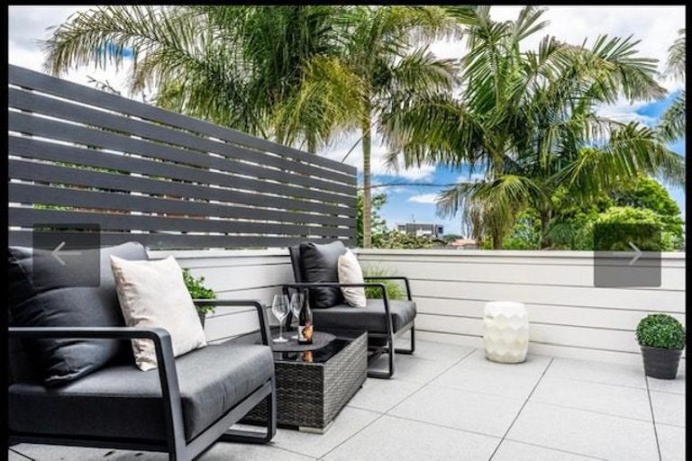 Photo of property in 2/6 Calypso Place, Rothesay Bay, Auckland, 0630