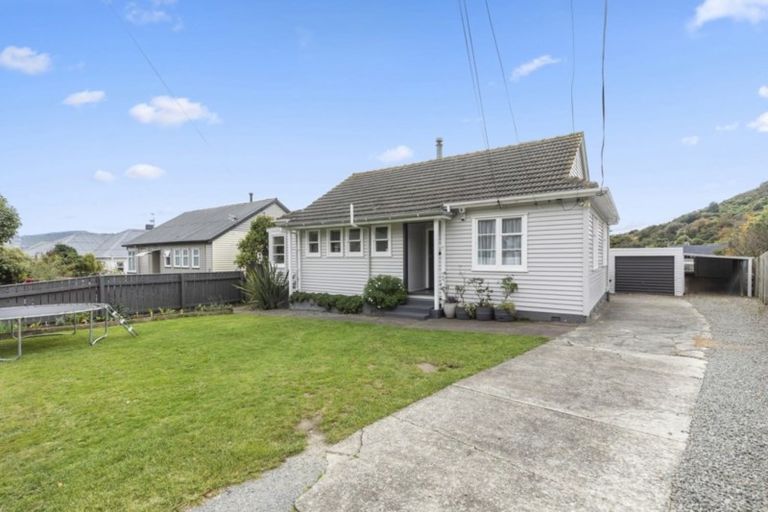 Photo of property in 76 Wilkie Crescent, Naenae, Lower Hutt, 5011
