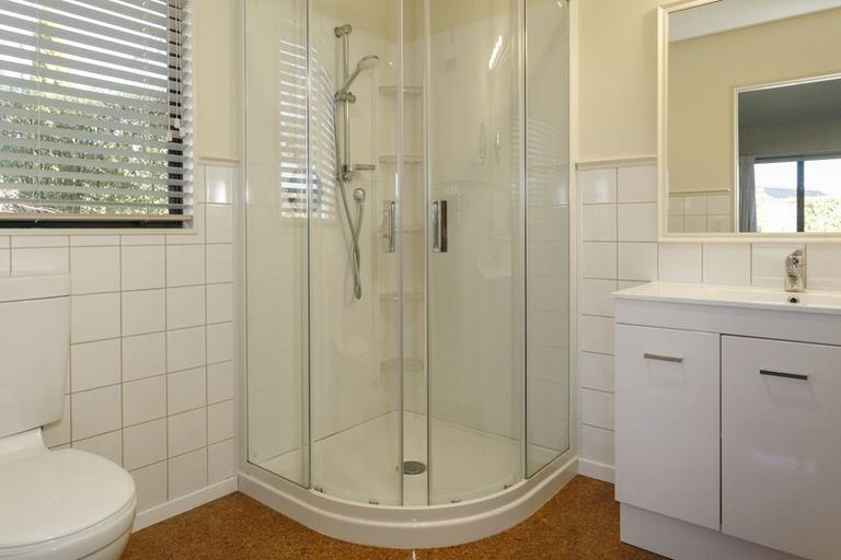 Photo of property in 1 Kips Way, Rangatira Park, Taupo, 3330