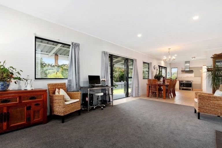 Photo of property in 741a Swanson Road, Swanson, Auckland, 0612