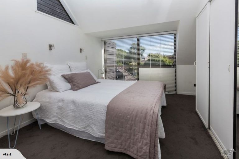 Photo of property in 94b Aikmans Road, Merivale, Christchurch, 8014