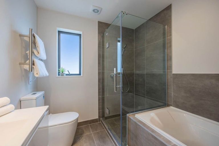 Photo of property in 4c Halberg Street, Glenfield, Auckland, 0629