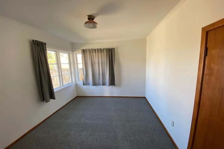 Photo of property in 9 Bedford Street, Te Atatu South, Auckland, 0610