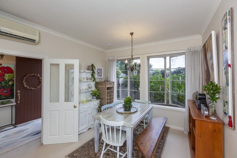 Photo of property in 136 Renown Road, Raumati South, Paraparaumu, 5032