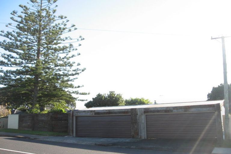 Photo of property in 31 Bleakhouse Road, Howick, Auckland, 2014