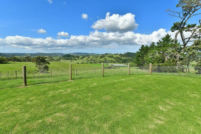 Photo of property in 87 Sheffield Road, Helensville, 0875