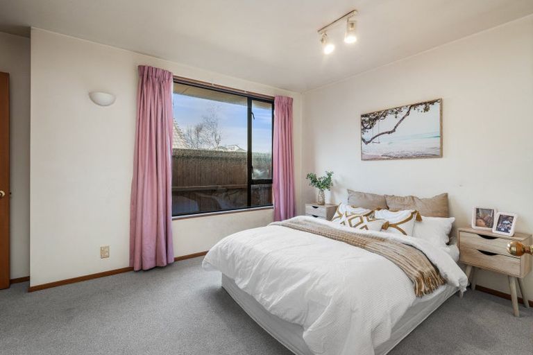 Photo of property in 19 Althorp Place, Avonhead, Christchurch, 8042