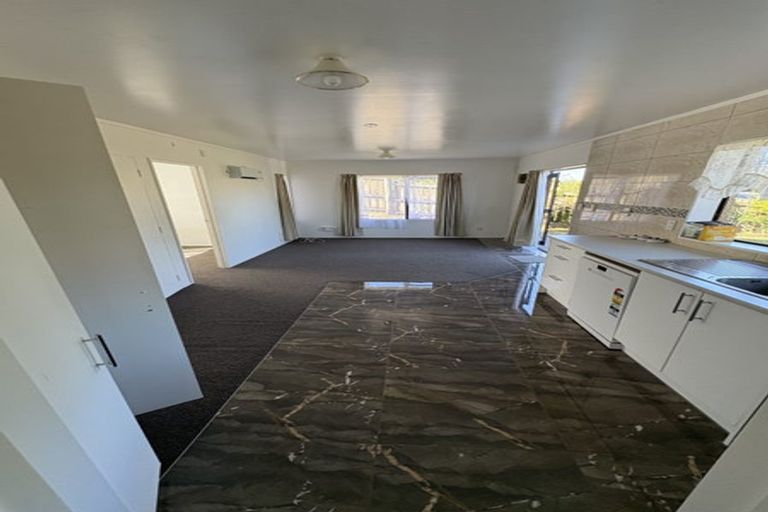 Photo of property in 63 Harmel Road, Glendene, Auckland, 0602