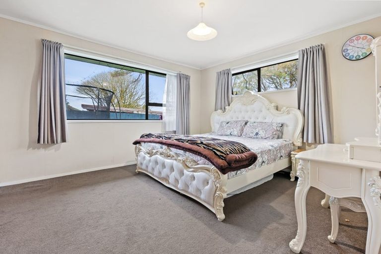 Photo of property in 12 Gloaming Place, Conifer Grove, Takanini, 2112