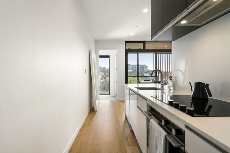Photo of property in Frank Sargeson Apts, 102/80 Anzac Street, Takapuna, Auckland, 0622